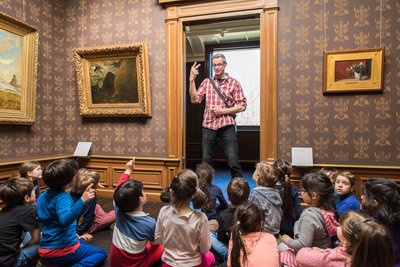 Kinderen krijgen les in De Mesdag Collectie